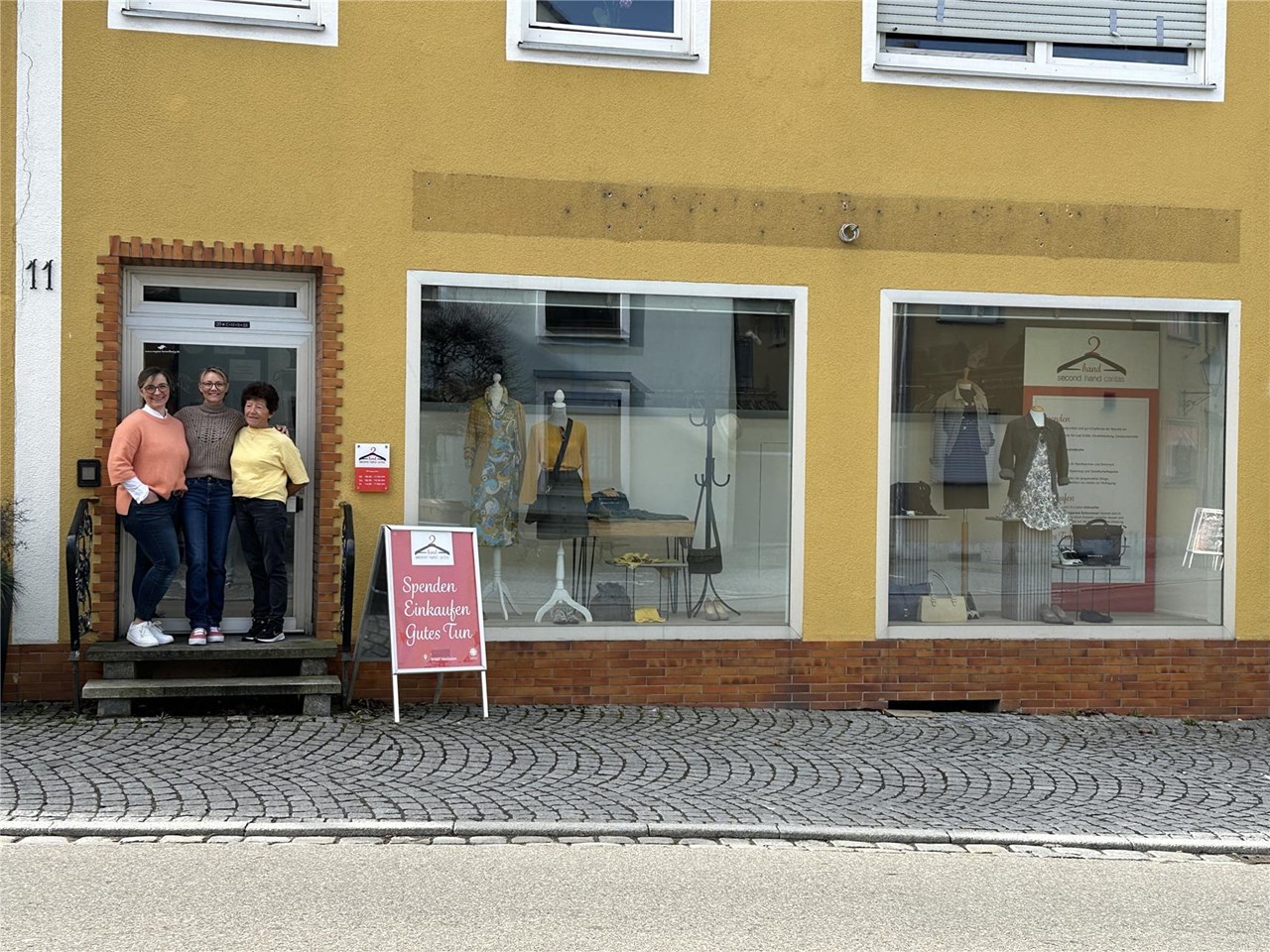 neuer Second Handladen in Herrieden und drei Mitarbeiterinnen